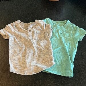 Cat & Jack Gray and Green Short Sleeve Tees